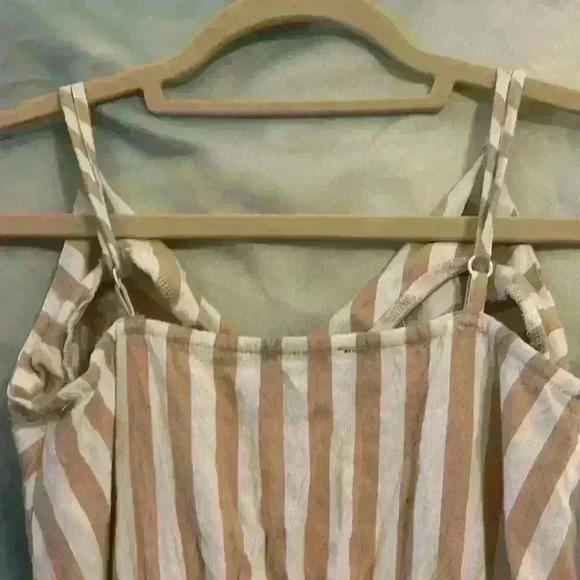 Derek Heart Adjustable Straps Sleeveless Tan & White Striped Romper With Pockets - Picture 7 of 14
